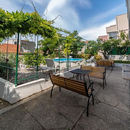 Apartments Turtle Gardens Makarska Exterior photo