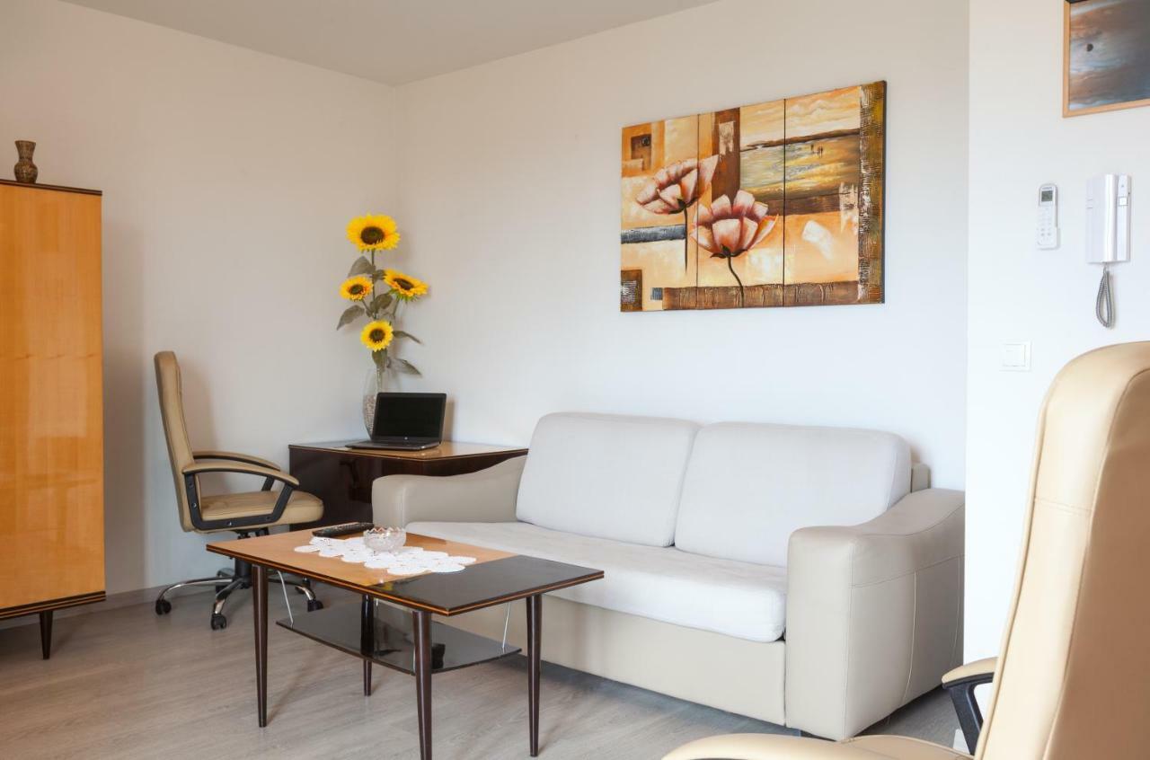 Apartments Turtle Gardens Makarska Exterior photo