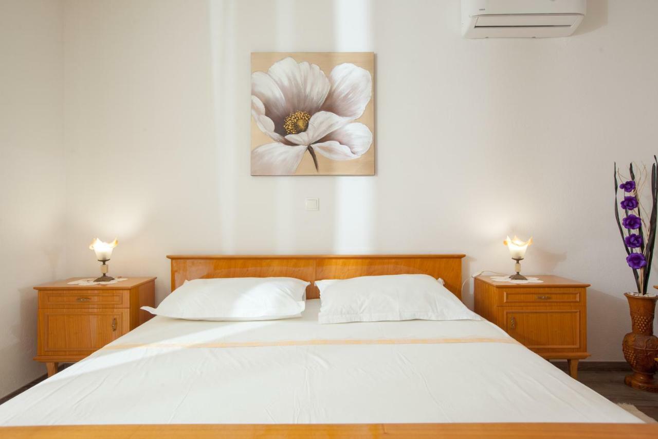 Apartments Turtle Gardens Makarska Exterior photo