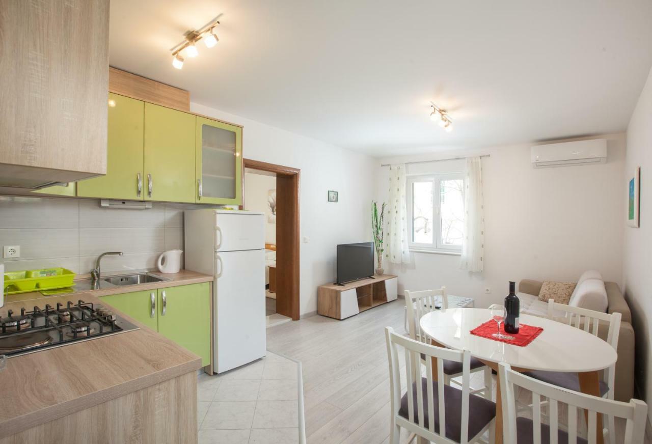 Apartments Turtle Gardens Makarska Exterior photo