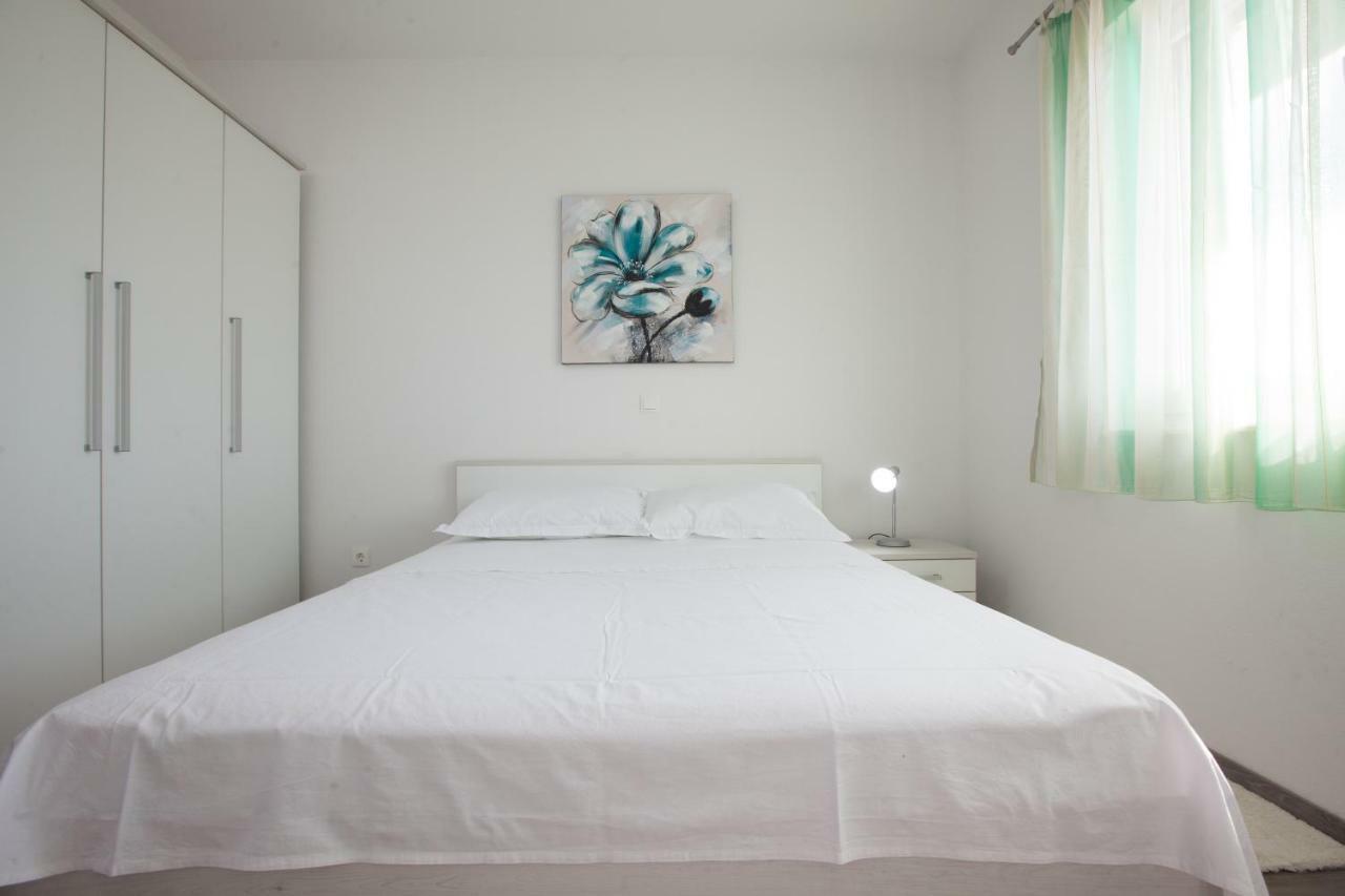 Apartments Turtle Gardens Makarska Exterior photo