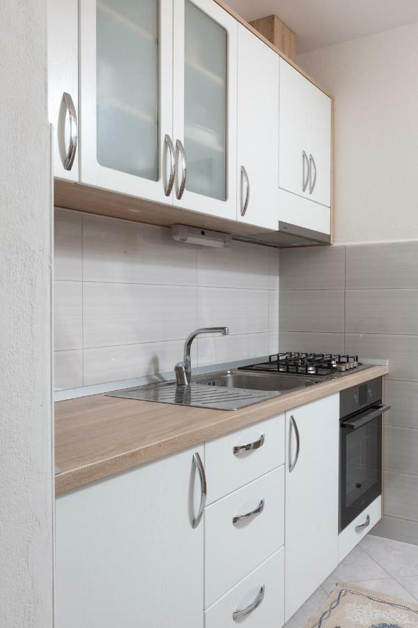 Apartments Turtle Gardens Makarska Exterior photo
