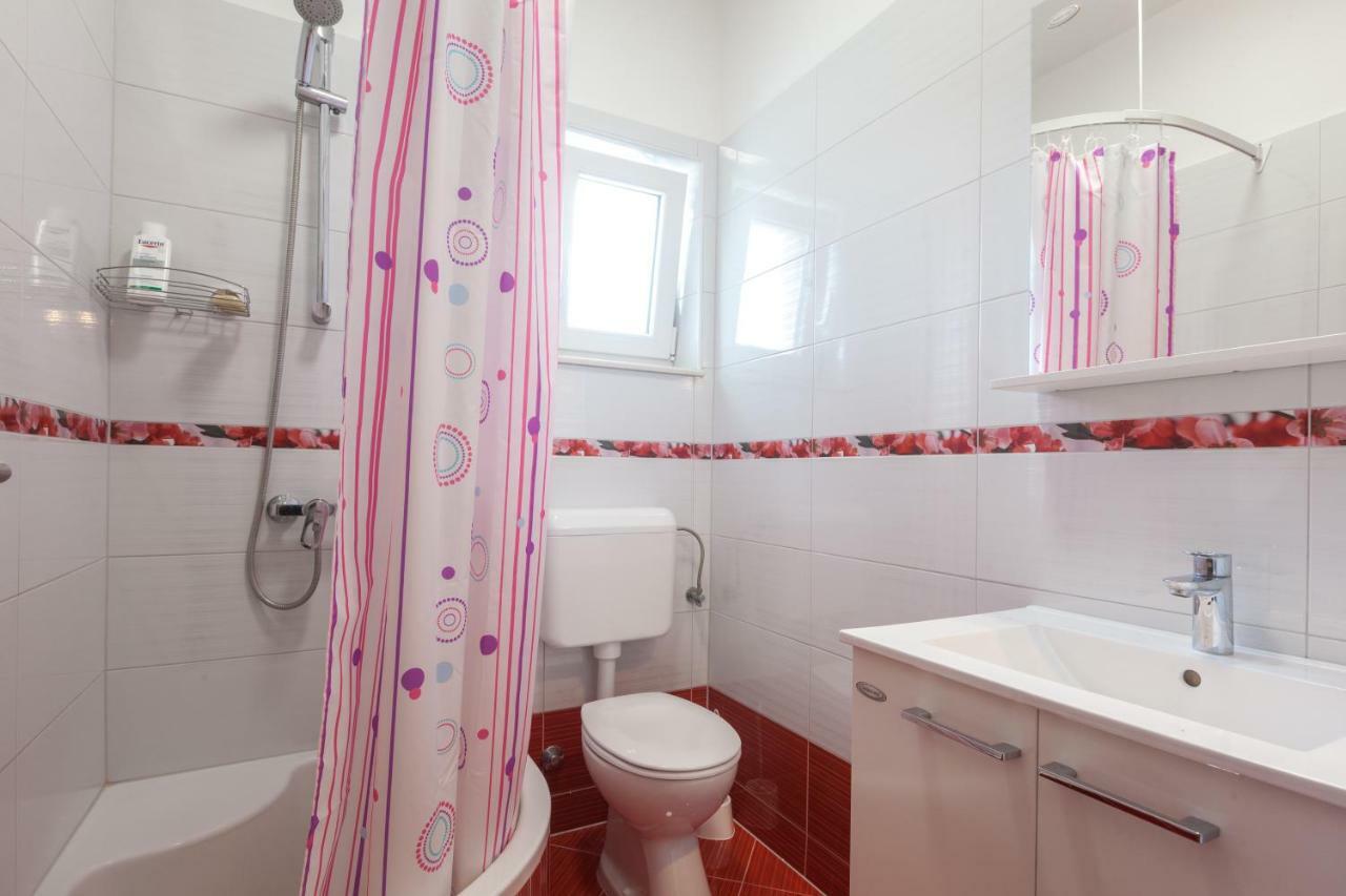 Apartments Turtle Gardens Makarska Exterior photo